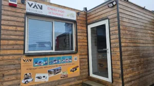 showroom vanholidays droledecabane scaled 1 2048x1153